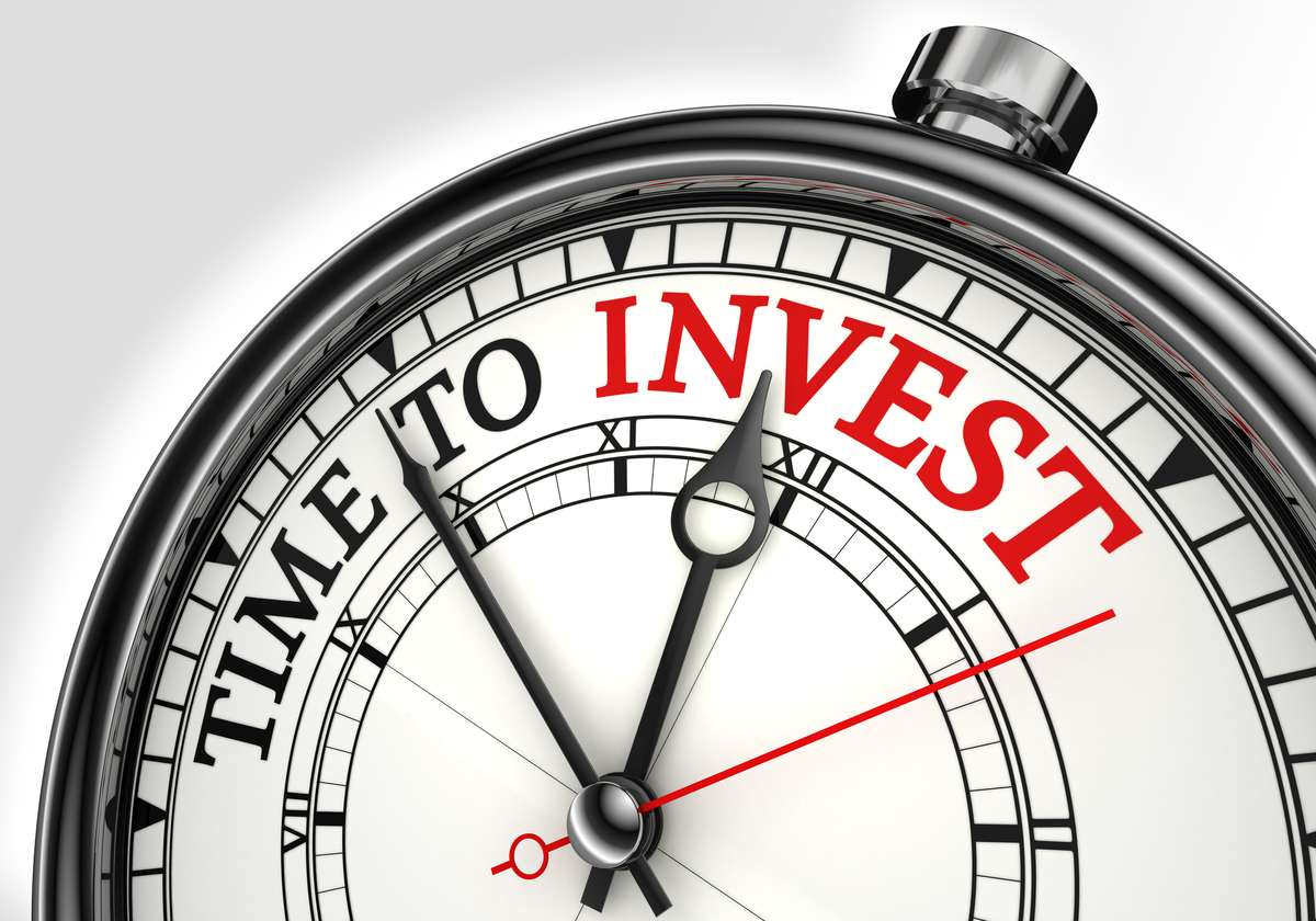 Time to invest concept clock (R) (S)